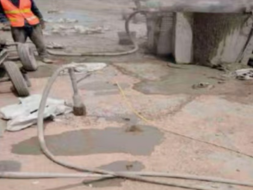 化德水泥混凝土路面板底注浆技术 路面脱空注浆整治方案