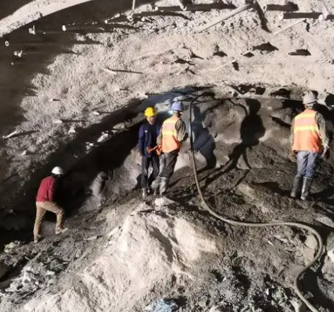 化德隧道拱顶带模注浆料，微膨胀注浆料的特点及施工工艺